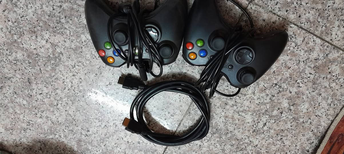 سلام عليكم للبيع إكس بوكس 360 سوبر سلم الجهاز مهكر لوك ستيكر مامفتوح هارد 320  الجهاز كامل ملحقات وياه يدتين واير  واير اج دي جديد الجهاز بي 252 لعبه وكلهن قويات البالك مجودات الطوبه بي انواع ول GTA هم اكو سعره 135 بي مجال حك الجيه رقم ***********
