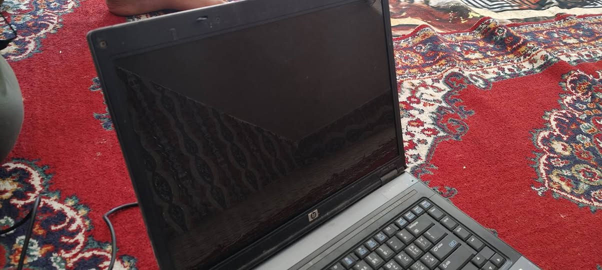 حاسبة hp
للبيع نقصها هارد بي مشكلة ماعرفلة + بطارية 
الجيل الثاني  
الرام 4 
هارد 500 
الي يريدة يقيمة وياخذه بالعافية علي رقمي *********** بي واتس اب
