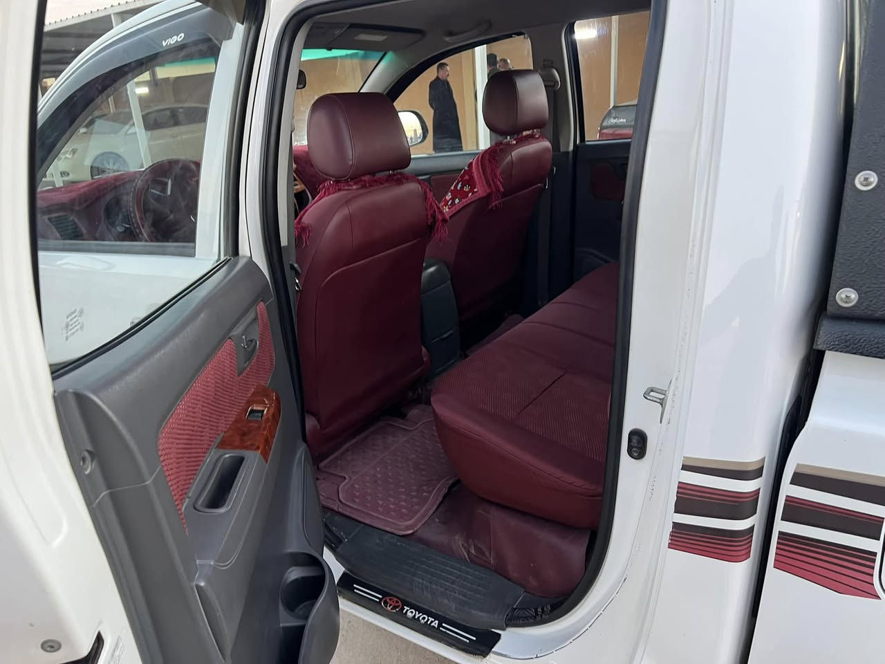 سلام عليكم 
بكم هايلوكس للبيع 
موديل 2012
كير ومحرك شرط 
بيه صبغ جوه بك لايت شبر وبيه بارد شويه 
السعر 185 وبيها مجال للطيبين 
الرقم ***********
