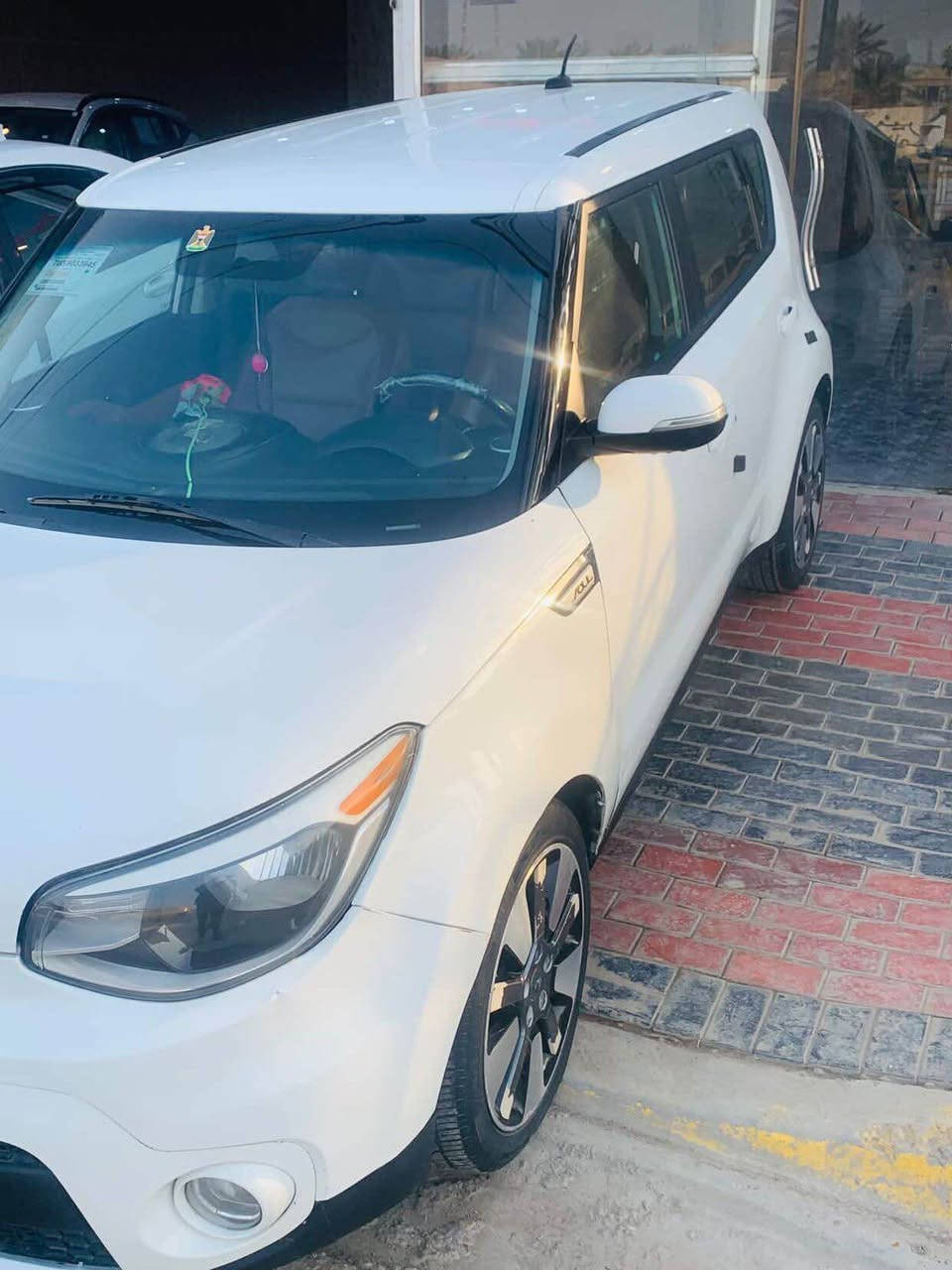 صول موديل 2017 ماشيه 95 الف امريكي حادثه جاملغ وخشم البنيد محرك 2000 باقي البدي كفاله عامه فول مواصفات عدى الفتحة 
بصمه شاشه كامرة دوارة رادارات تحديد مسار كشنات جلد كشنات كهرباء تدفئه تبريد بالكشنات وبيه بعد هواي مواصفات السعر 122 وبيه مجال 
مكان السيارة كربلاء طويريج 
للستفسار *********** كربلاء, العراق
