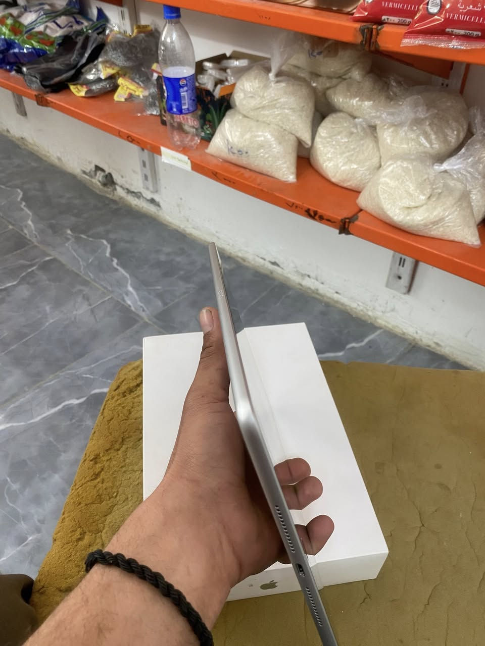 سلام وعليكم ايباد تسعه ذاكره 64ممستخدم اكثر من شهر سعره350 وبي مجال حك جيه ***********
