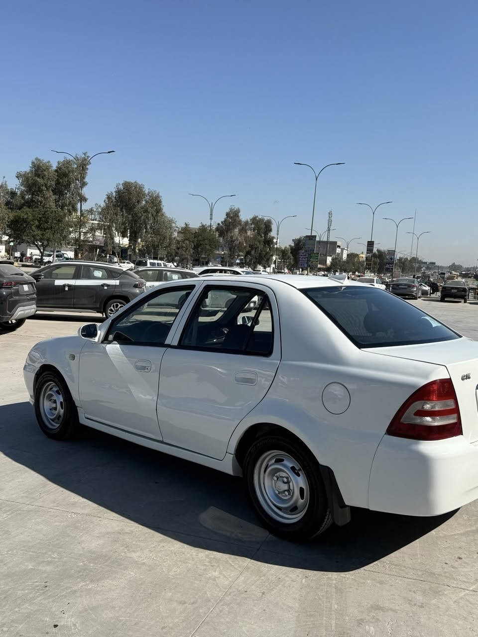 2013بيها صبغ حزام بدون دواخل بشرط جماليه 

محرك كير بشرط 

كابون بانزين 

السعر 42 وبيها مجال بسيط وعليها غرامه 500 دولار تنكطع من السعر 

السياره كاعده واحلا من صور ومصروف عليها 

***********

***********
