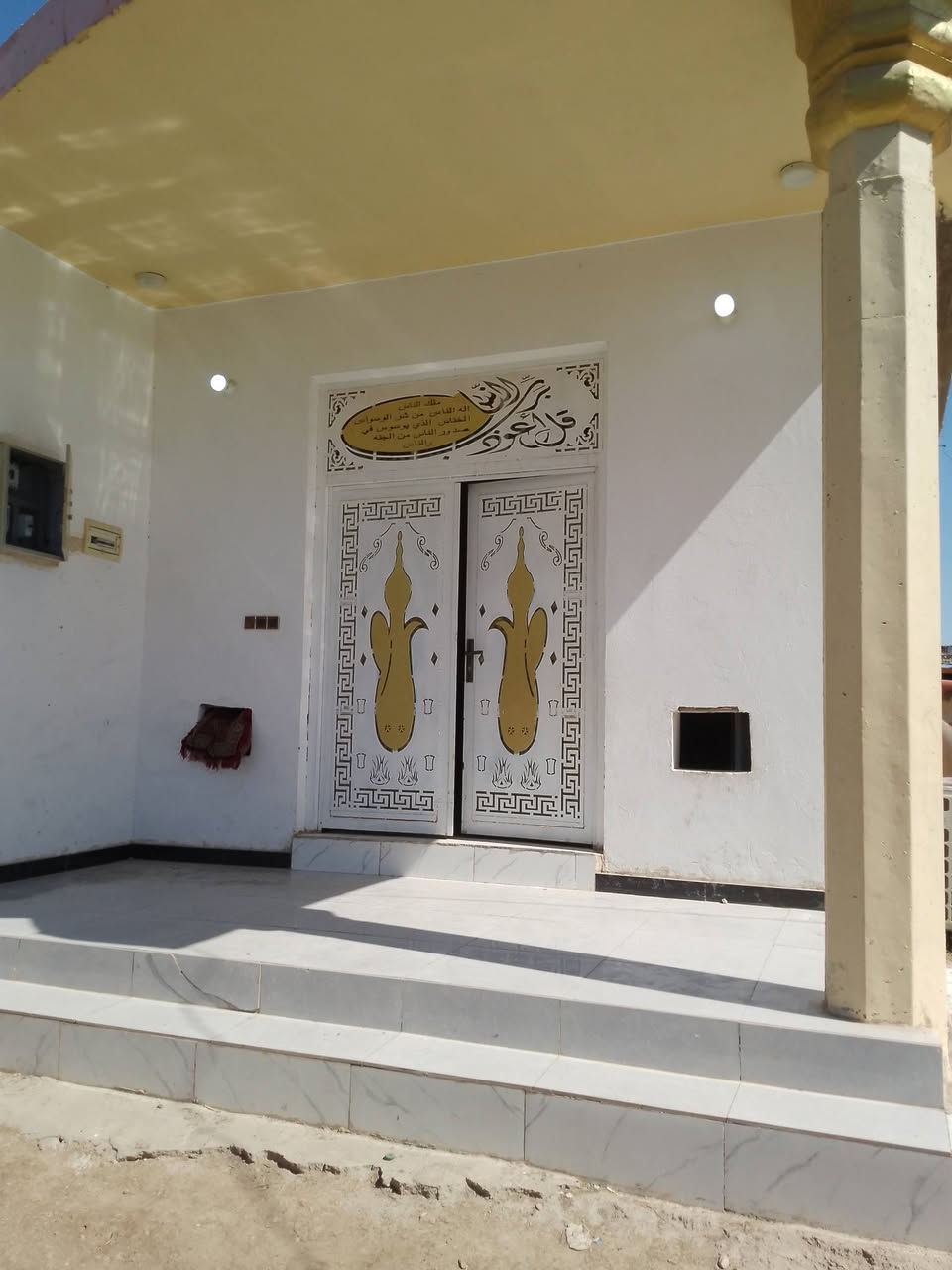 سلام عليكم بيت اللبيع المساحه 300  مع أرض زراعيه دونم ونص أناره ليليه تبليط بل باب لأستفسار اتصال عله رقم ***********
