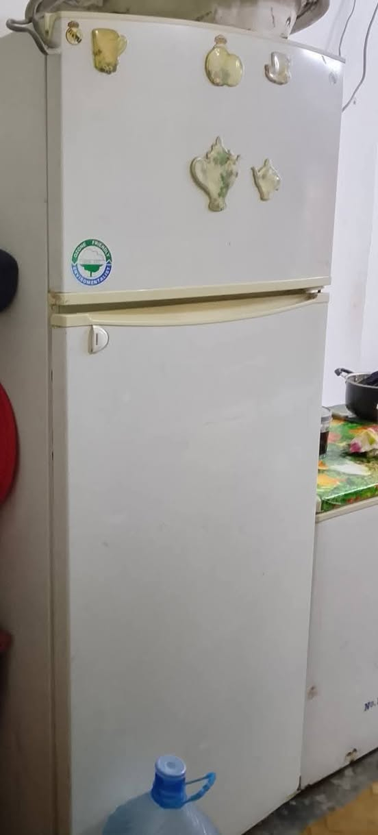 السلام عليكم غراض للبيع للاتصال عل رقم ***********
