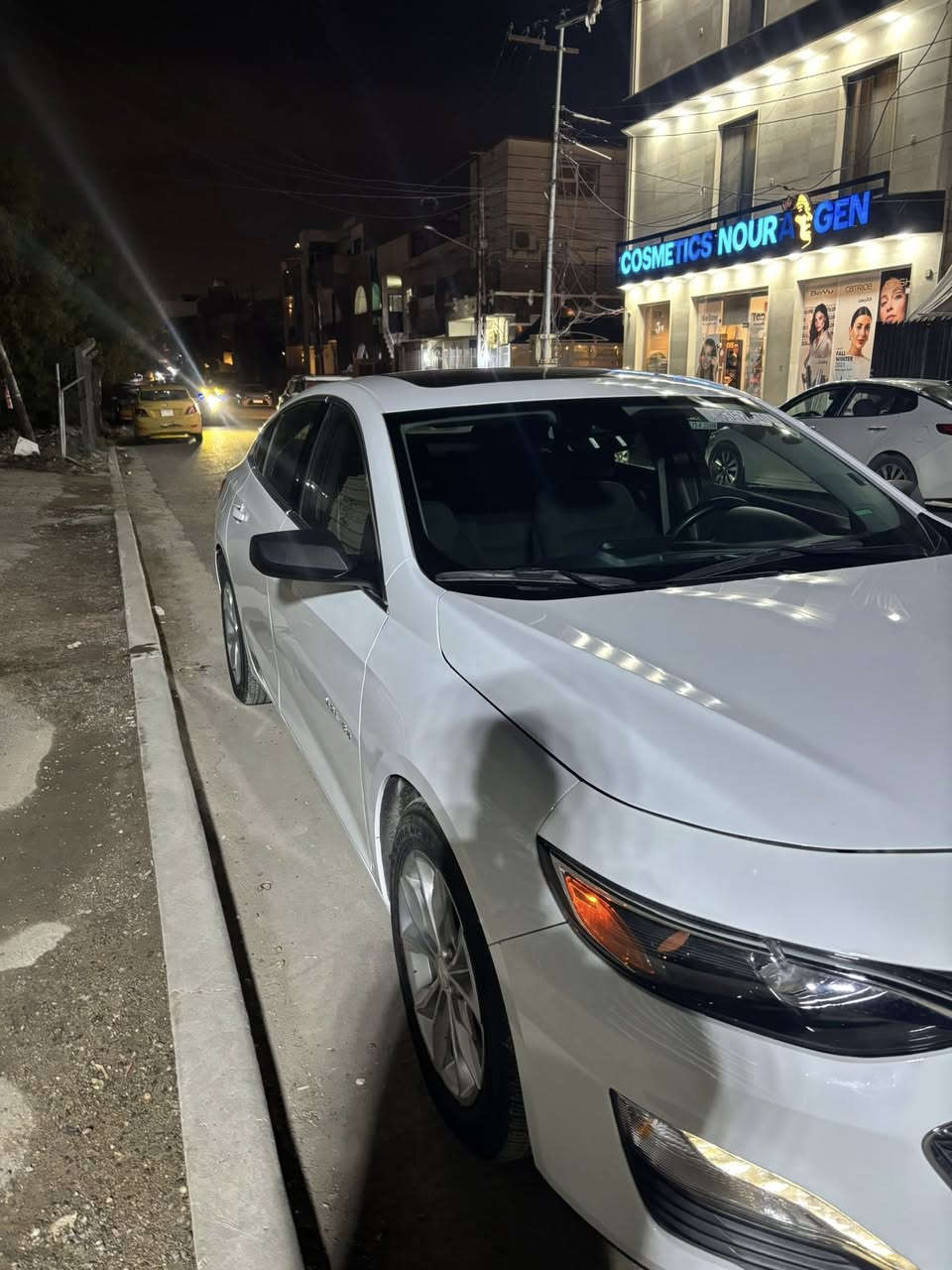 السلام عليكم
ماليبو 24 
وارد امريكي ابيض 
رقم سليمانيه بسمي 
الحادث بابين جهت اليمنه وحده تبديل اصلي وحده صبغ 
بدون دواخل لا شاصي ولا لغود 
مواصفات LT 
بصمه تشغيل 
تشغيل عن بعد 
دخول ذكي 
بانوراما 
تدفئه كشنات 
كشن كهرباء 
سايد برك بصمه 
اتو هولد 
توقف ذكي (براك)
داداشو 
تحديد مسار 
رادارات 360 درجه 
حساسات 360 درجه 
كامره دواره 
شاشه كار بلي 
ماشيه 28 الف كيلو متر 
العنوان السيديه 
السعر 170 وبي مجال 
الرقم ***********
