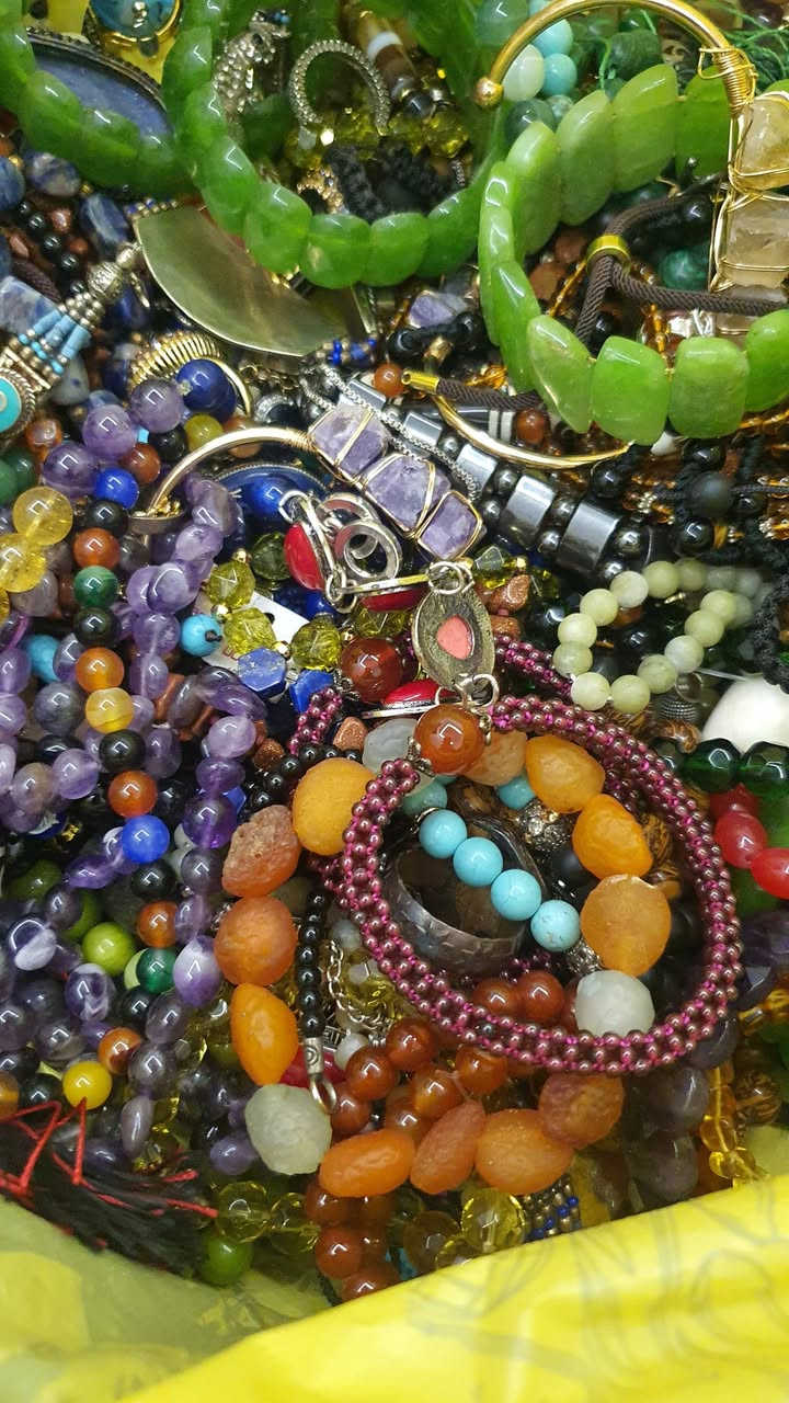 كيلو ب٥٠  اصلي احجار كريمه وخرز هم متو فرة ٢٠٠ خرزه


**إذا كنت صاحب هذا الإعلان وتريد حذفه لأي سبب، رجاءا أرسل رسالة إلى الدعم الفني**