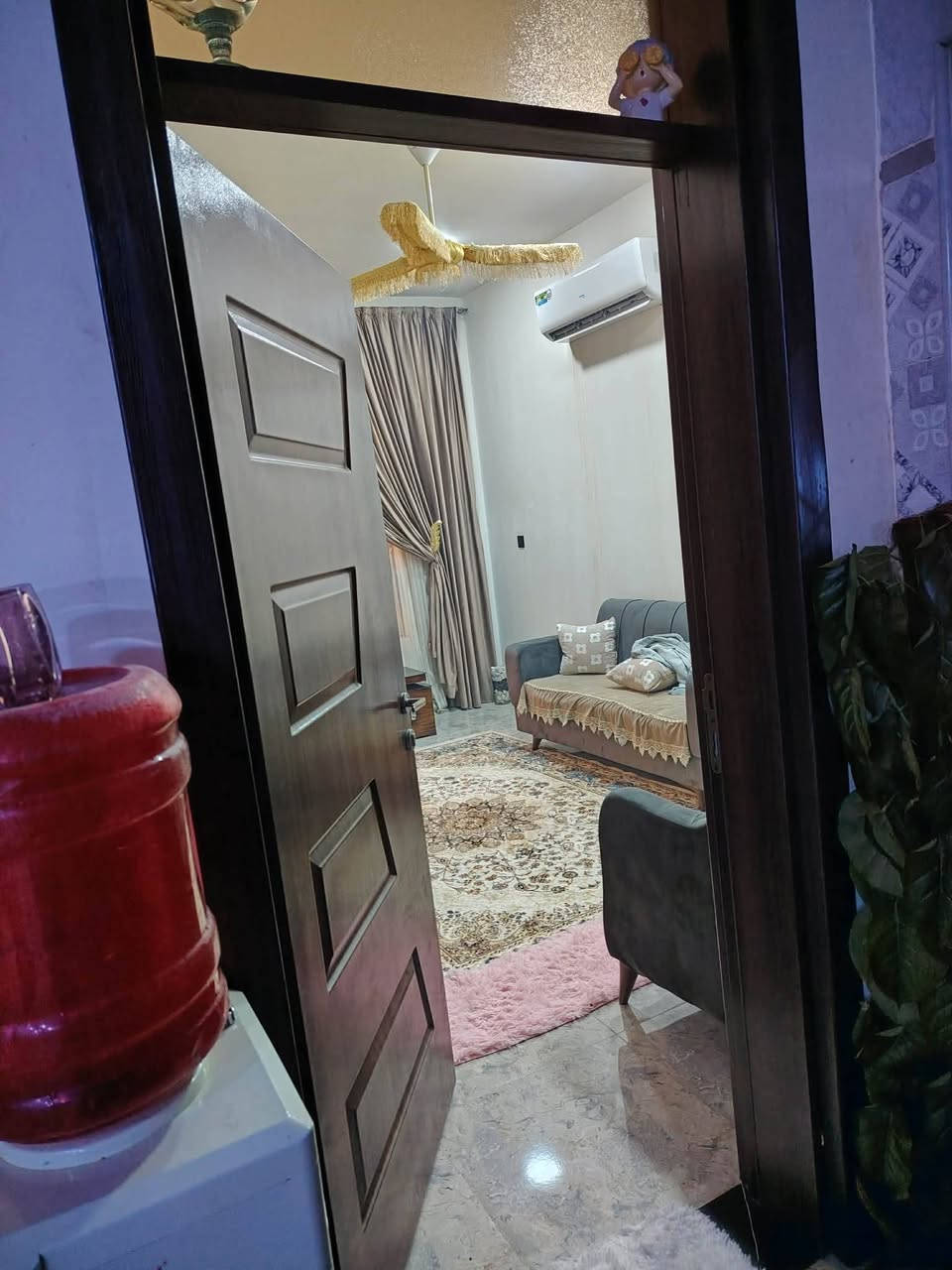 السلام عليكم البيع بيت طابق واحد ١٠٠ متر مجمع السلطان الرابع يرهم مراوس ٥٠(٦٠) ***********
