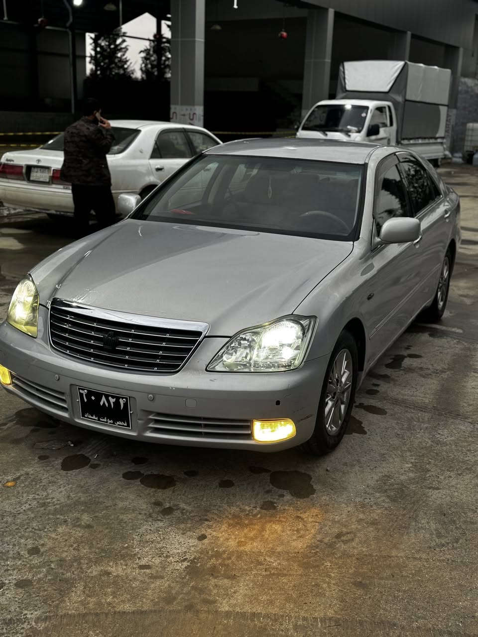 سەرەتا بەناوی خوای گەورە
شاهیینە. مووس مووس پاکەتی شووشە
١٨٢ بێدووکەڵ 
٢٠٠٥ کامیرا 
١٤٢ هەزاری هەقیقی رۆشتوە 
٢دووگمە 
١ پارچە و پەڵەیەکی بچووکی بۆیاخە هی ئەورووپا
یەک تەقە و رەقە گەڵایەک ببڕە  
بی دوعموو بی لیدراو بەشەررتی هەموو شتیک 
کەڤەر گۆرا و شەنس و تەبرد بەشەرت 
گێڕوو مەکینە بە شەرت 
٤ تایە و ویلی لۆکی لە ژیرایە 
دەعمی پیشەوە هەتا دەعمی دواوەی بەشەرت 
شوین سلیمانی  
٥٣ گەڵا و معامەلەیەکی برایانە
***********
