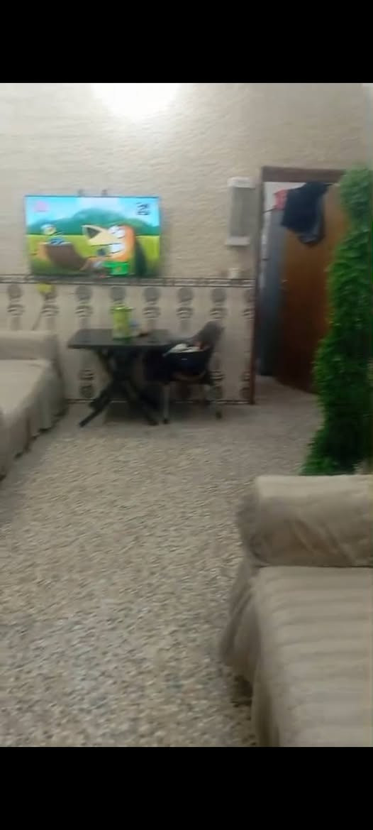 دار ٥٠م طابو زراعي سند 25 طابقين البناء طابوق السقف كونكريت مسلح ثلاث غرف وحمامين السعر ١٣٥ مليون دينار العنوان مجمع سنوبي شارع الحولي مقابل استداره ألعاب السندباد قرب كهربائيات اضواء المدينه للاستفسار يرجى الاتصال على الرقم ***********
