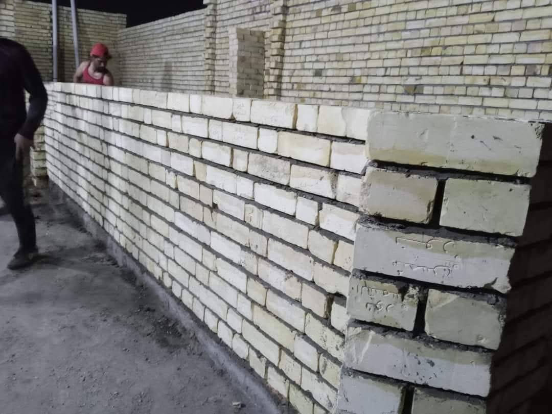 🧱 عِرض المتر بـ 225 ألف بس! | ابني بيت العمر "هيكل" ووفّر ميزانيتك 🏗️
​لكل أهلنا الطيبين في (كربلاء، النجف، والحلة) اللي يدورون بناء متين، درجة أولى، وبسعر يناسب الميزانية؛ مكتب أُسس كربلاء للمقاولات العامة يقدملكم عرض بناء الهيكل الأقوى والأكثر طلباً!
​💰 سعر المتر: 225 ألف دينار عراقي فقط!
​🛠️ ماذا يشمل عرض بناء الهيكل (الأساسات والصلابة)؟
​الحفر والحدل والتسوية: تجهيز الأرض بأحدث الآليات.
​الأساس (الرافد / Raft): صب خرساني مسلح ومقاوم للرطوبة والأملاح خطوة بخطوة.
​بناء الجدران: طابوق جمهوري نقي فحص مختبري (بدون لبخ داخلي أو خارجي).
​الصب والأسقف: سقف مسلح بالحديد الأصلي والكونكريت الجاهز.
​التأسيسات الأولية: مد أنابيب المجاري والماء والكهرباء (الدفن داخل الهيكل).
​⚠️ ملاحظة شفافة مع الزبون: العرض يشمل الهيكل بالكامل حتى السقف، ولا يشمل (اللبخ، البورك، الستارة، الأرضيات، أو التشطيبات النهائية)، مما يتيح لك إكمال بيتك على راحتك وحسب ميزانيتك القادمة!
​💎 ليش تبني هيكل مع أُسس كربلاء؟
​إشراف هندسي 100%: نضمن لك استقامة الجدران وقوة الصب بأعلى المقاييس الهندسية.
​عقود رسمية وضمان قانوني: حَقك وميزانيتك ب أمان مع نظام الدفعات المرن وعقود المحكمة ووصولات الأمانة.
​مواد نخب أول: حديد تسليح أصلي وطابوق ممتاز وسمنت مقاوم.
​📞 تواصل مع المندوب الآن واستغل العرض (اتصال أو واتساب):
***********
​🏢 موقع شركتنا الرئيسي: كربلاء المقدسة - حي الإطارات - مقابل مجمع الحسناوي التجاري.
​#أسس_كربلاء #بناء_هيكل #بناء_عظم #مقاولات_العراق #كربلاء #النجف #الحلة #بناء_بيوت #تصميم_هندسي
