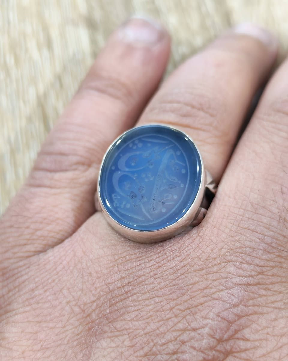 عقيق سمائي (علي مع الحق والحق مع علي) تناضري صياغة يدوية سوار ووزن 23ونص غرام 
*********** بغداد
