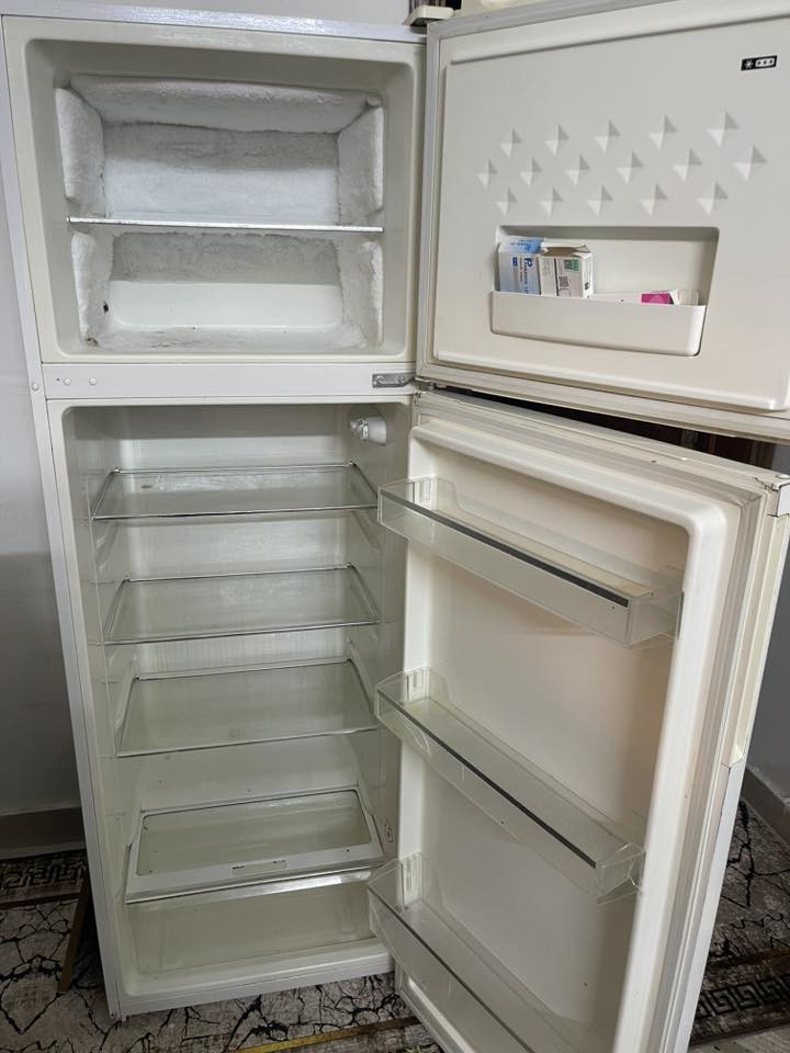 السلام عليكم   ثلاجه نضيفه مستعمله الفريز مالتهه فول للبيع مكاني الدوره الصحه السعر  175بيهه مجال   ***********
