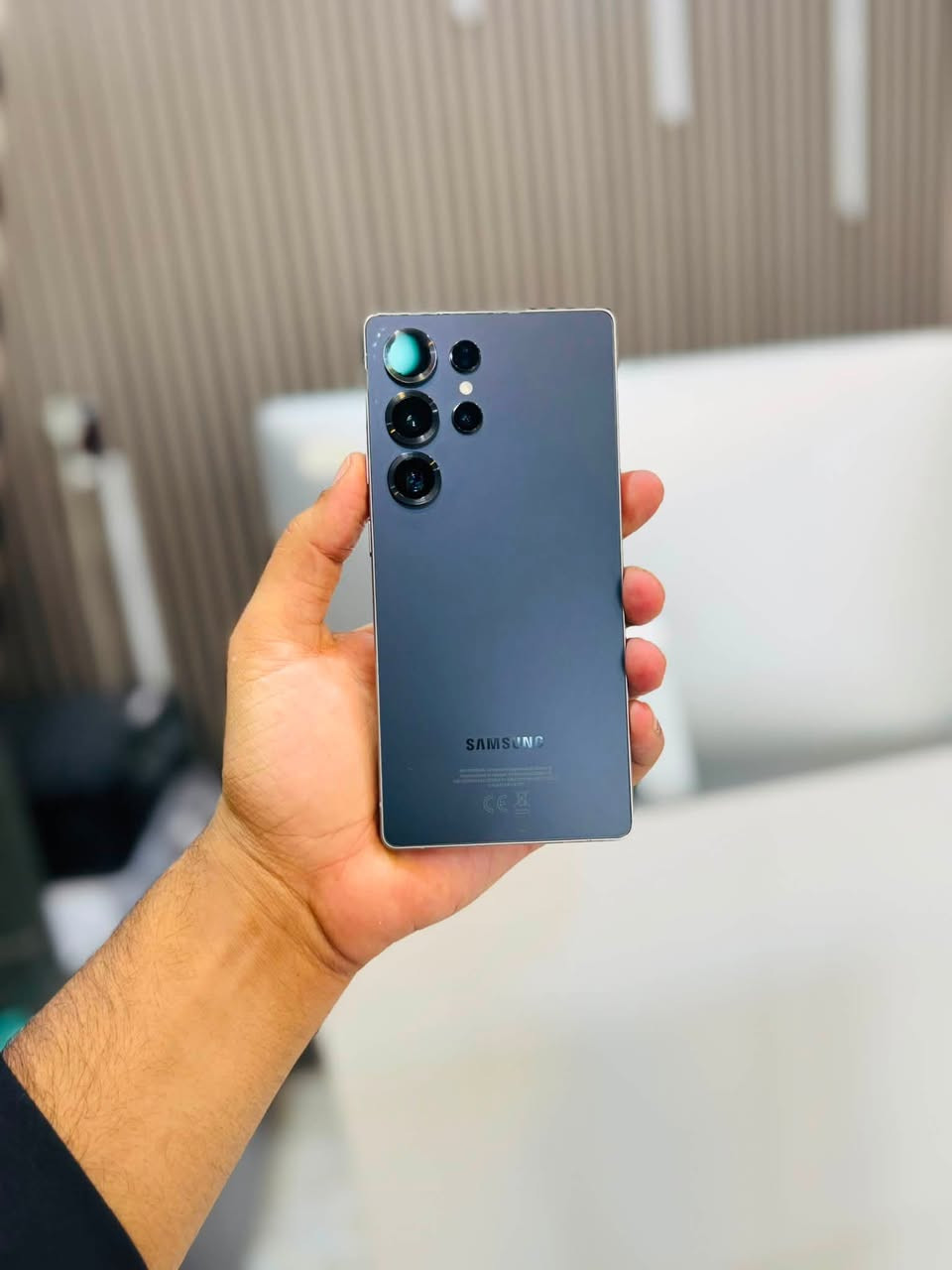 Samsung Galaxy S25 
ذاكره 512 
مستخدم نضافه عاليه 
ضمان كسر شاشه ✅

العنوان: البدير - مركز الخليج.

***********
