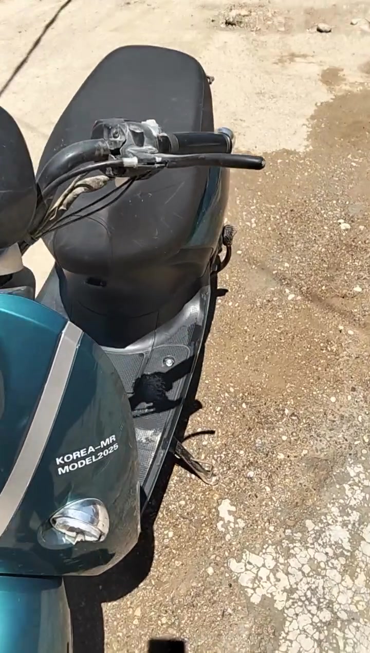 يابا السلام عليكم للبيع ومراوس السعر 250 مكان ديالى الخالص الكهرباء الشغارات ناقصها بطاريات وهذا الرقم ***********
