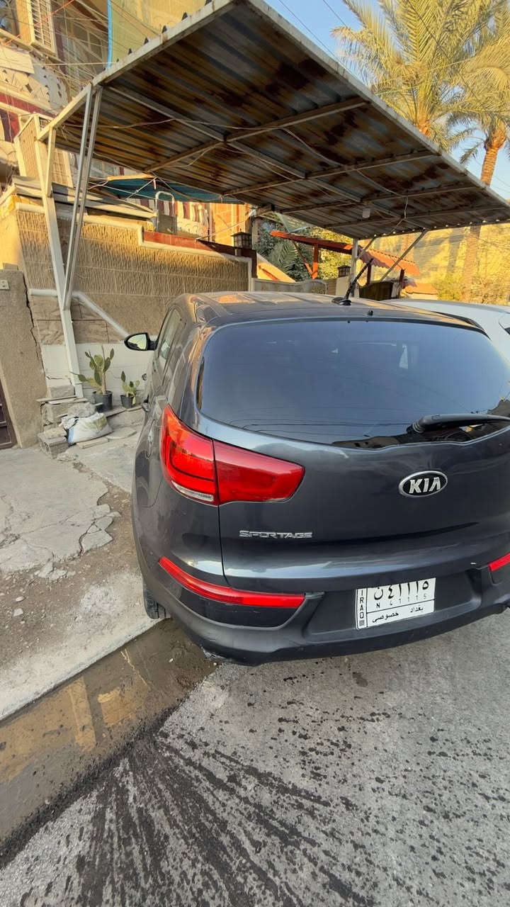 السلام عليكم سبورتج للبيع موديل 16  نص فول رقم بغداد 
شرط التحويل ثاني يوم (رقم السياره مميز )

ملاحظه ارجوا الانتباه لمعرفة تفاصيل السياره
(حادثه بامريكا جاملغ الايمن فقط بدون دواخل مكفوله ولا ايرباك طاك  حادث بالعراق طخه بالصندوك ونصبغ ع كد الطخه فقط )

مكينه كامت   2400 Gdi  تريد اجفت تريد تبدل انته مخير سعر المكينه 1000 دولار  (ابيعه مكينته كايمه ) 

السياره فقط هاي بيه وصور حادث بامريكا هم موجود بانشر 

مكان السياره بغداد الجديده
السعر 117وبيه مجال بسيط 
رقم صاحب السياره 
***********
