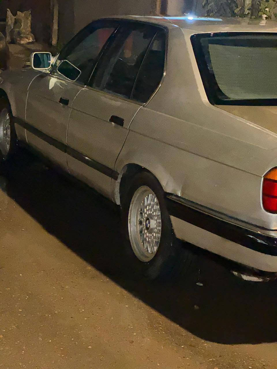 السلام عليكم BMW موديل 91
السيارة جاهزة ما بيها نقص 
تبريد تخم تأير جديد
حداديه جديده شويه بيها جراد
السعر 42 وبيها مجال بيع مستعجل السيارة بأسمي
مكاني حلة
***********
