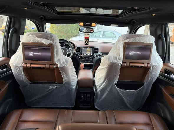 قطعه من النوادر حلوه   📍👨🏻‍🦳
سلام عليكم جيب اوفر لاند فول 1/1 
الموديل 2021  (خليجي) . وكالت هارلم السياره 
اللون: ابيض 
المحرك : V6.  3.6L . 
العداد :  18 الف شرط حقيقي .
رقم اربيل الجديد كامل تحويل ثاني يوم 
مكفوله من صبغ و البارد والتبديل و الفتح و اي ضرر كفاله
 سياره بعده بوضع شركه نايلون الشركه بل كشنات 
سياره علا ايدي  برغي ما ملعوب بيهه شرط 
سياره من النوادر جديده و حلوه استخدام نضيف 
المواصفات 
* دفع رباعي 4x4 . 
* رادار جانبي مع مانع تصادم .
* تحذير الخروج عن المسار ⚠ . 
* تحذير النقطة عمياء ⚠ .
* شاشات خلفية . 3
*داخل جملي قرميدي المميز 
* نظام الاسطفاف الآلي (اوتو بارك) .
* ويل قياس 20 انج .
* سقف بانوراما . 
* شاشه كبيرة 8.4 انج . 
* نظام الخرائط (GPS) .
* نظام التعليق هوائي (جكات) . 
* ستيرن كهربائي . 
* المصابيح الأمامية زنون .
* كشافات الضباب زنون .     
* تشغيل عن بعد .
* صندوق كهربائي .
* مقصورة الركاب من الجلد الفاخر .
* حفظ وضعيات الجلوس (ميموري) . 
* المقاعد الأمامية كهربائية .
* المقاعد الأمامية تبريد وتدفئة .
* المقاعد الخلفية تدفئة .
* مشغل اقراص CD/DVD . 
* سستم صوت هارمون كوردون . 
* حساسات أمامية
* حساسات خلفية . 
* كاميرا خلفية .
* تدفئة ستيرن . 
* بخاخ ماء على المصابيح الامامي.
* المرايا الجانبية قابلة للطي .
* مرايا متحسسه للضوء العالي . 
* مانع تصادم خلفي .
* مقود السائق من الخشب . 
* بلوتوث تلفون . 
* محدد سرعة . 
* نظام التشغيل والاطفاء الاوتوماتيكي ( Auto Start System ) .
* نظام بريك اوتماتيكي ( Auto Break System ) .
سياره علا ايدي من الزيرو برغي ما مفتوح بيهه شرط 
السعر 368 ورقه 💲 
رقمي *********** 
مكاني بغداد 
بيع او مراوس
