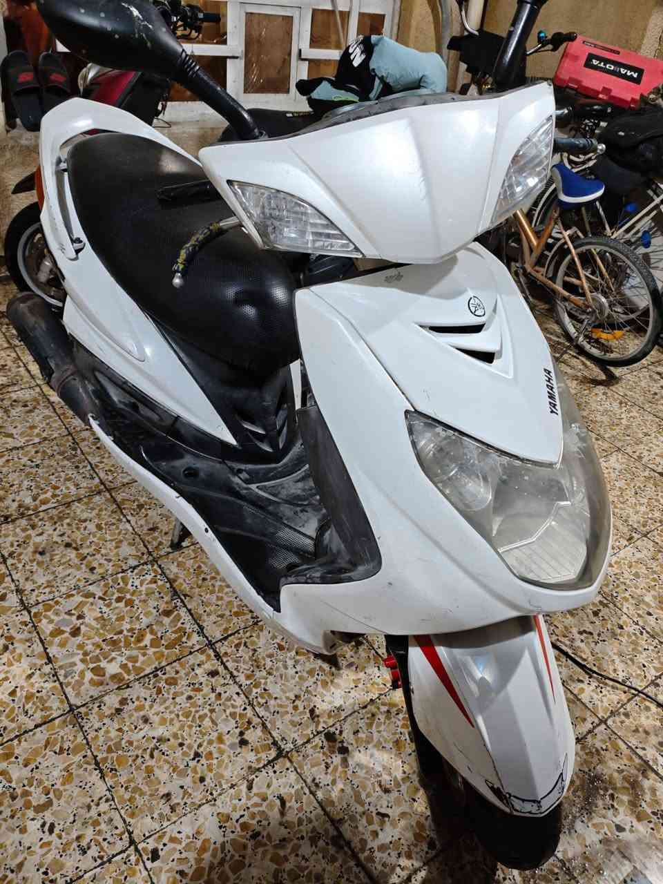 السلام عليكم....!
سكنس فحل (ياباني) للبيع 

(الياباني) نوزل خطين قبق نفخ

   . مكفولة كفالة عامة .

محرك (ما مفتوح). كفالة

جيب فيترك وتعال 

كهربائيات كلهة شغالة 

اشاير بلوجكترات كل شي شغال

كفرات ابلادية ( ابيض)

تخم تاير جديد (تايوان) اصلي .

ادامة اكلجان ( امبدلات جدد)

لايت لد ثلجي 

سكن رماش (اخضر)

الدراجة ما نقصهة اي شي 

 :. السعر : 750 الف

:.الموقع : بغداد البلديات تقاطع المرور

:. للتواصل

رقم : ***********  اوخاص
