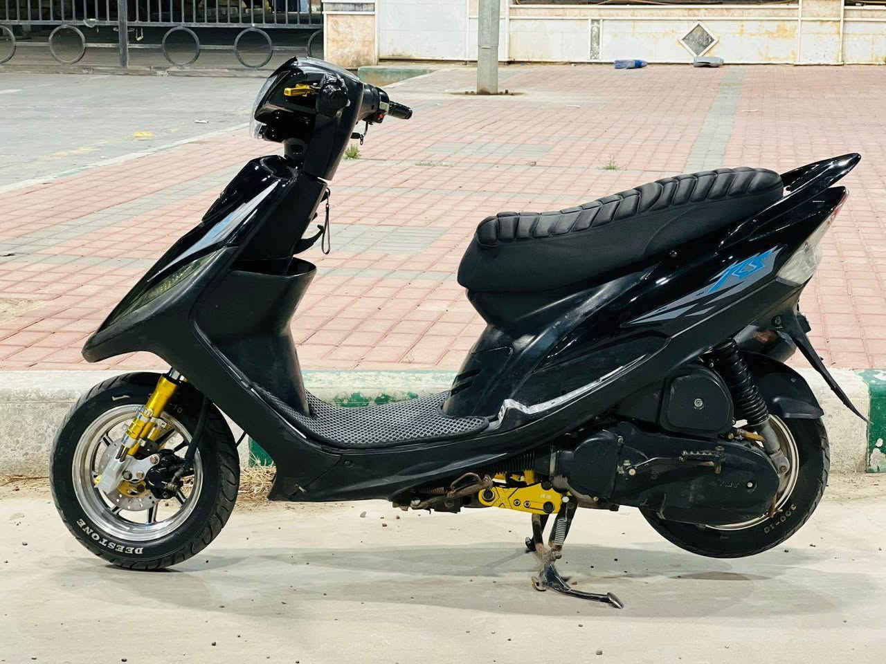 السلام عليكم شباب دراجه ماكس للبيع دراجه خير من الله 
كلجات رياضي
يدات ابريك رياضي
دبلات اماميه رياضي
شيال رياضي 
صالنصه رياضي 
بوشه 55 
دراجه سلف هندر ماعوزهه نقص 
ميسان - عماره 
سعرهه 750. وبيهه مجال قليل 
.
رقمي ***********

