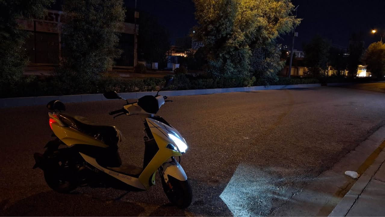 السلام عليكم 
دراجه ماكس fs 120 
موديل 2023 كلشي مابيها نقره سلف تشتغل 
بيها عيوب بسيطه الدعاميه الامايه مكسوره مصبحها بسلكون كلشي مابيها + السلف عطلان بس يشتغل بهندر واحد لا صرفيه بنزين ولا شي الدراجه خير من الله 
اشتريتها قبل سنه بـ650الف و هسه اريد ابيعها لاً ما تحتاجها والي يحتاجها يتواصل واتساب 
*********** أربيل, العراق
