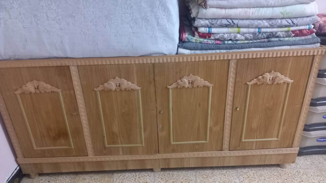 بوفيا نضيفه حيل سعرها100 الف وبيها مجال ومناميه اخت الجديده سعرها 75 الف وبيها مجال للأستفسار الاتصال على الرقم *********** بي واتساب العنوان حي الانتصار.
