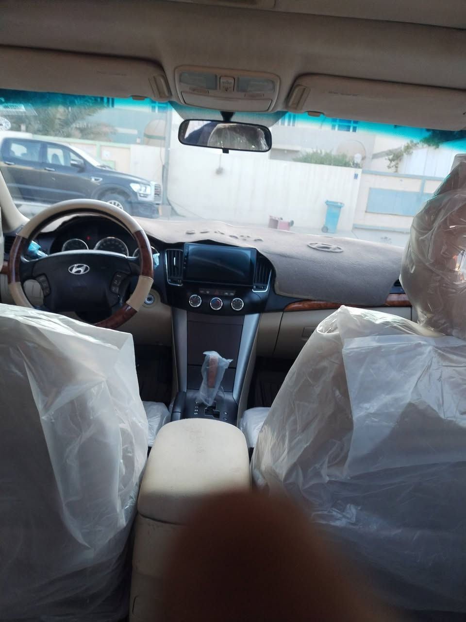 السياره سوناته ٢٠١٠ خليجي المواصفات مكينه ٢٤٠٠ فتحه ايبي اس السياره وظع الشركه بيهه قطعتين صبغ بدون داخل مكان السياره نجف قرية الغدير للإستفسار اكثر على الرقم *********** السعر ١٣٣ ورقه السياره بسمي
