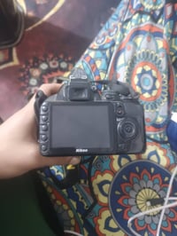 كاميرا نيكون d3100شغاله وكل امورها تمام بس بيها خلل انو من تلتقط صوره ...