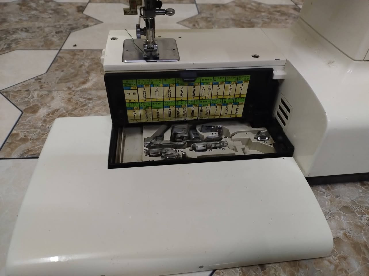 مكينة برذر نظيفة للبيع بدون محولة محورة دواسة صوتها ناعم حيل ب60
***********
