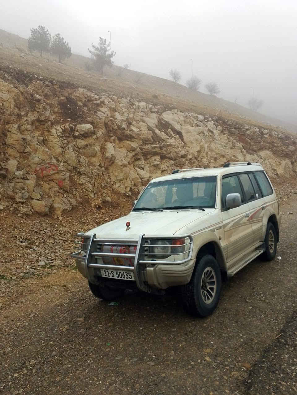 سلام عليكم باجيرو ٩٢ محرك ابلاد 
كير اتو 
بدون اي ضرر حداديه ٥٠% 
تبريد شغال 
داخله هزه بسمي رقم بغداد الدولي الجديد السعر ٥٥ بيها 
*********** تواصل واتساب 
بغداد التاجيات
