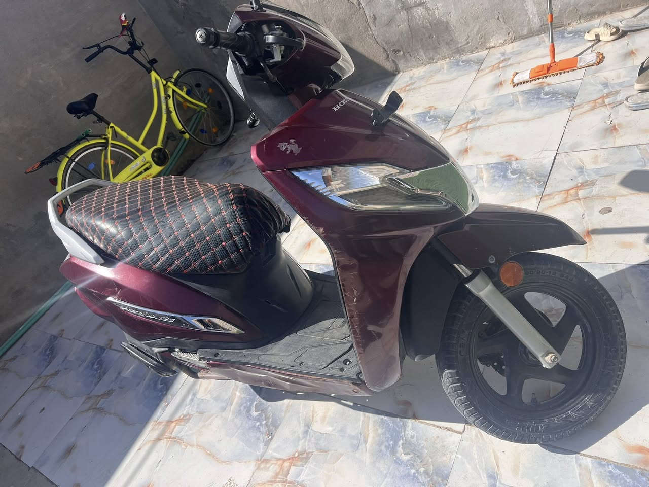 ستوتة موديل 23 طالعة من الوكيل شهر 12 / 2025 يعني صرلها 3 اشهر ودراجة هوندا موديل 22
المطلوب مراوس بدراجة زت ار 25 او 26 

الي عنده وحاب يراوس يتصل على هذا الرقم 

***********
