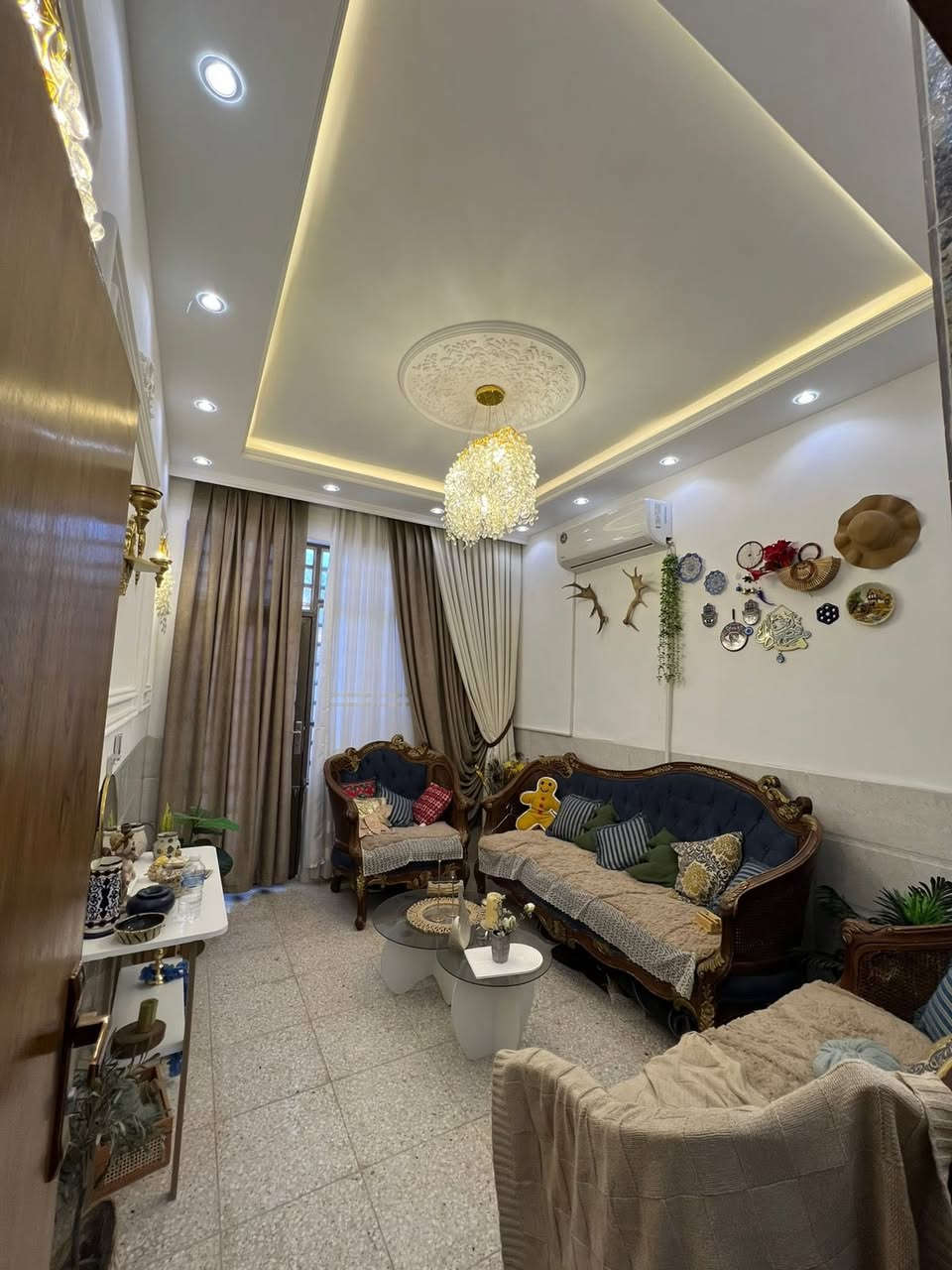 مشتمل للبيع في الخطيب طابو صرف زراعي 50م بناء جديد 2025 بموقع جدا مميز المربع الذهبي مي كهرباء مجاري تبليط رابع  فرع عن من جهه هياكل الغزاليه شارع نافذ غرفتين نوم استقبال حولي مطبخ ثلاثه حمامات للبيع بسعر78 مليون فقط قفل سعره بدون عمله تريد استثمار اكو مؤجر 400الف مكانيه إضافه إلى وكاله من صاحب السند مباشر للتواصل على الارقام التاليه او المراسلة-***********
