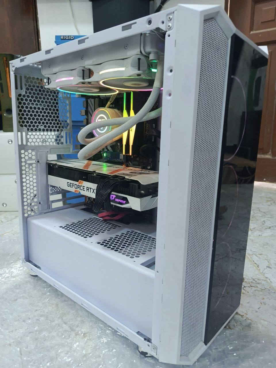 المواصفات:
 • المعالج: Intel Core i7-9700 @ 3.00GHz

 • كرت الشاشة: NVIDIA GeForce RTX 3060 12GB

 • الرام: 16GB DDR4

 • التخزين: SSD NVMe M.2 128GB + HDD 1TB

 • بور سبلاي: 750 واط

 • تبريد مائي AIO 240mm

 • كيس مع إضاءة RGB

⚡️ الجهاز اخو الجديد
مكان ناصريه مركز 
سعر 900 
***********
