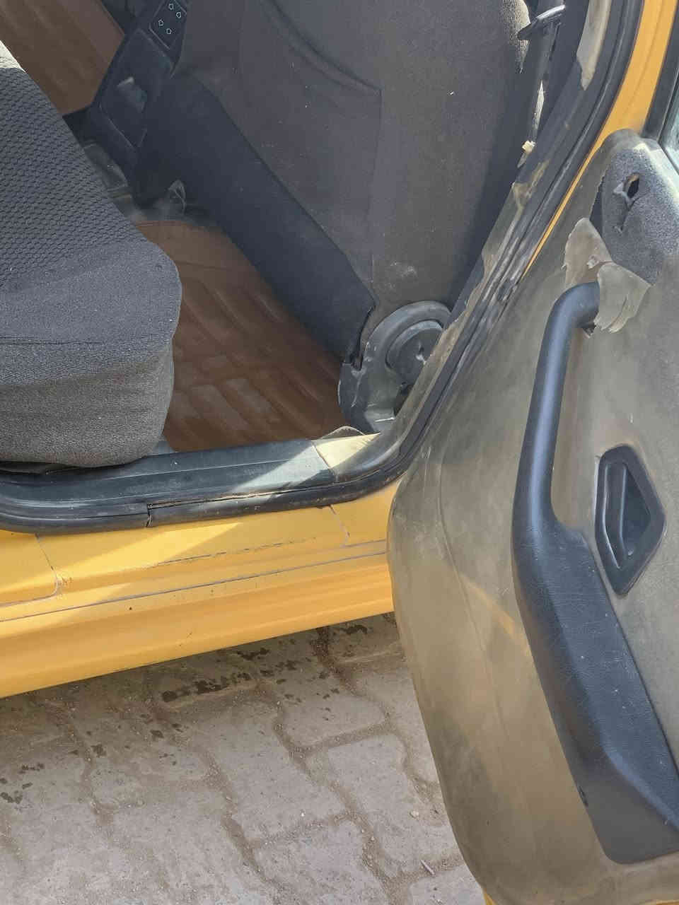 السلام عليكم بيجو بارص للبيع موديل ٢٠١٣ رقم بابل سياره بيها تبخير قليل كهربائيات شغاله كلها تخم تاير باتري جديد سياره خير من الله بيها ضربه جاملغ خلفي جهة السايق وباب سايق مبدل شركه عنوان بغداد سعرها ٣١ وبيها مجال بسيط غير متواجد ع الفيس هاتف ***********
