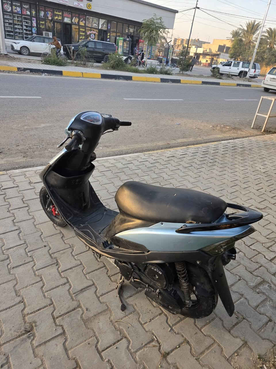 السلام عليكم دراجة ماكس عدلة كامله مابيها نقص كله شغال شلعه معدل كهربائيات للبيع سعر ٥٥٠ وبيها مجال شراي مكاني ديالى تقاطع قدس ***********
