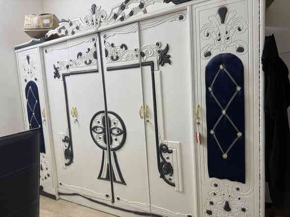 غرفه نوم عراقيه جديده ممستخدمة ب٧٥٠وبيها مجال اشتريتها لغرفه الخطار ومحد مستخدمها امانه 
***********
