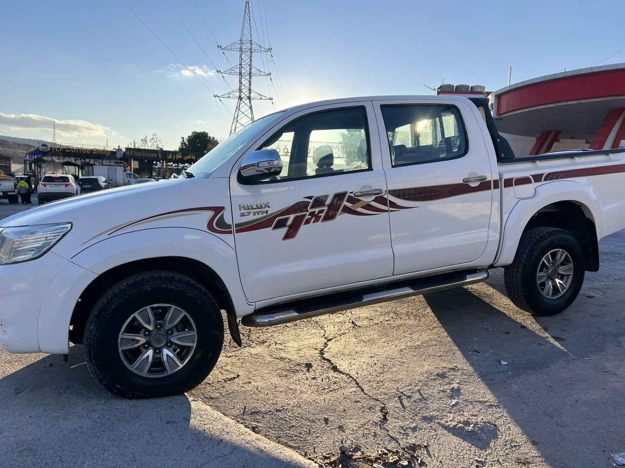 مەرزیە ٢٠١٢ گیر عادی سەید نەهرۆ
کلین تایتل سیارە یەک دەستە زۆر خاوێن و بێ کێشەیە و کەم رۆیشتووە 

هەموو گیانی بە شەرتە 

مەکینە نەکرایتەوە بە شەرتی فەحس.

نوقتەیەکی پێوەبی رسمم گرتووە دامناوە 

سەنەوی سیارە ٨/٢٠٢٧ بەسەردەچی 

سیارە رەقەم هەولێرە.

١٤٣ هەزارحەقیقی  رۆیشتووە

***********

سیارە لە هەولێرە
