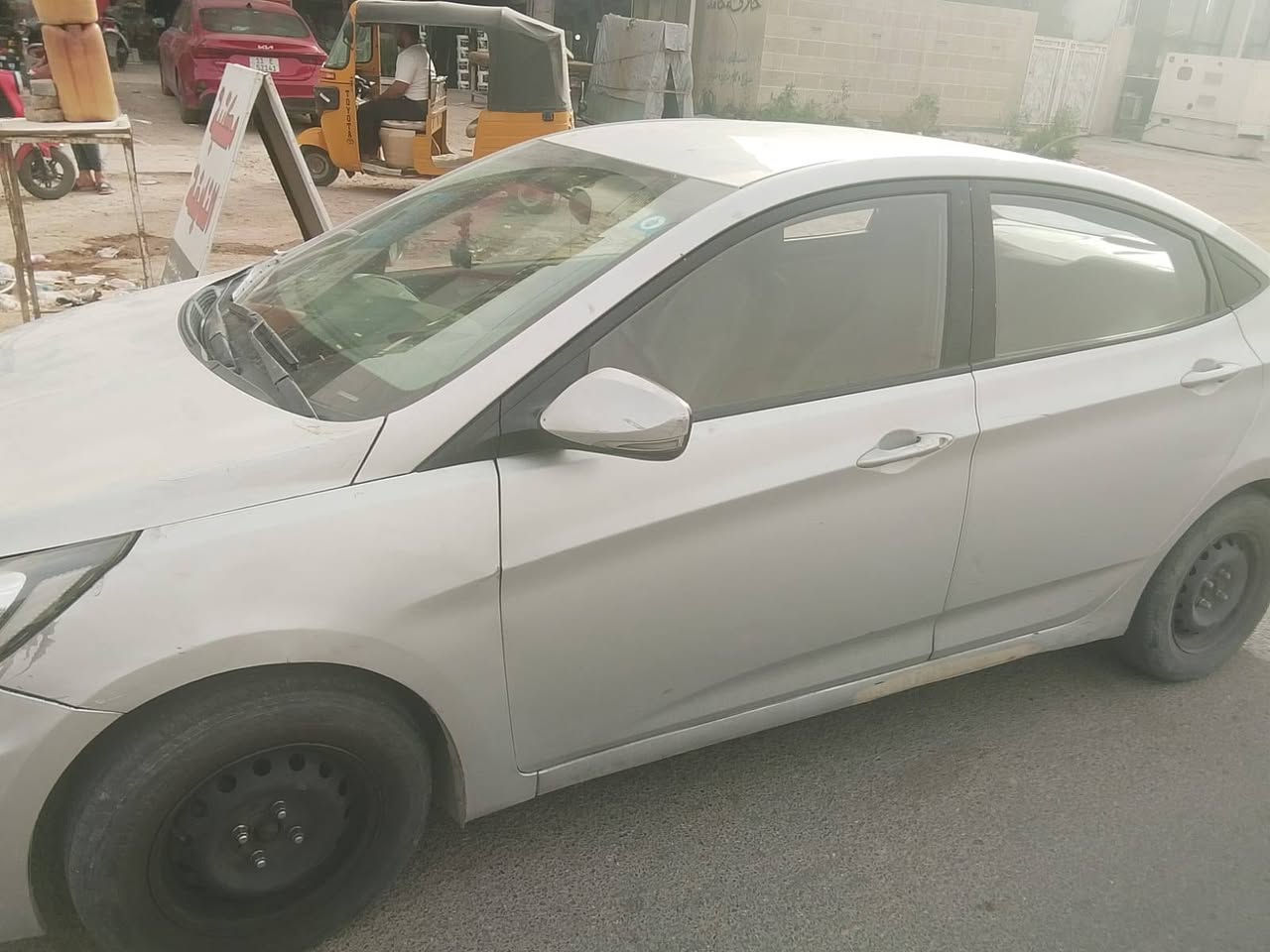 االسلام عليكم للبيع اكسنت خليجي موديل 2016 مكينة 1600 دبل قطرة ظربتها جاملغ خلفي جهة السائق والجاملغ الامامي راجع شوية علباب العنوان بغداد البلديات 80 وبيها مجال بسيط للاتصال ***********

