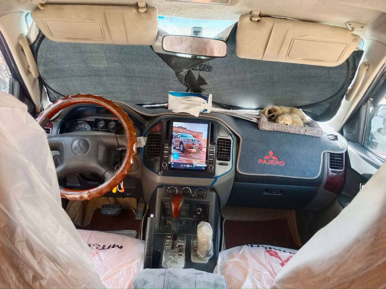 باجيرو موديل 2007 محرك 3000 مصبوغه احزام للجماليه مكفوله من ضربه محرك وكير خير من الله سيارة حلوه. 
***********
