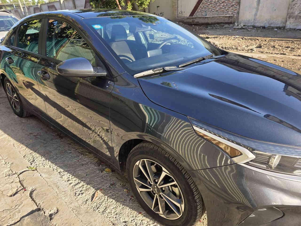 السلام عليكم كيا فورتي مديل ٢٠٢٣ فئه LXS صور الحادث مرفقه بلصور جاهزه تحويل ثاني يوم ضررها من امريكا خلفي وبيها جاملغ امامي بارد للاستفسار ***********
