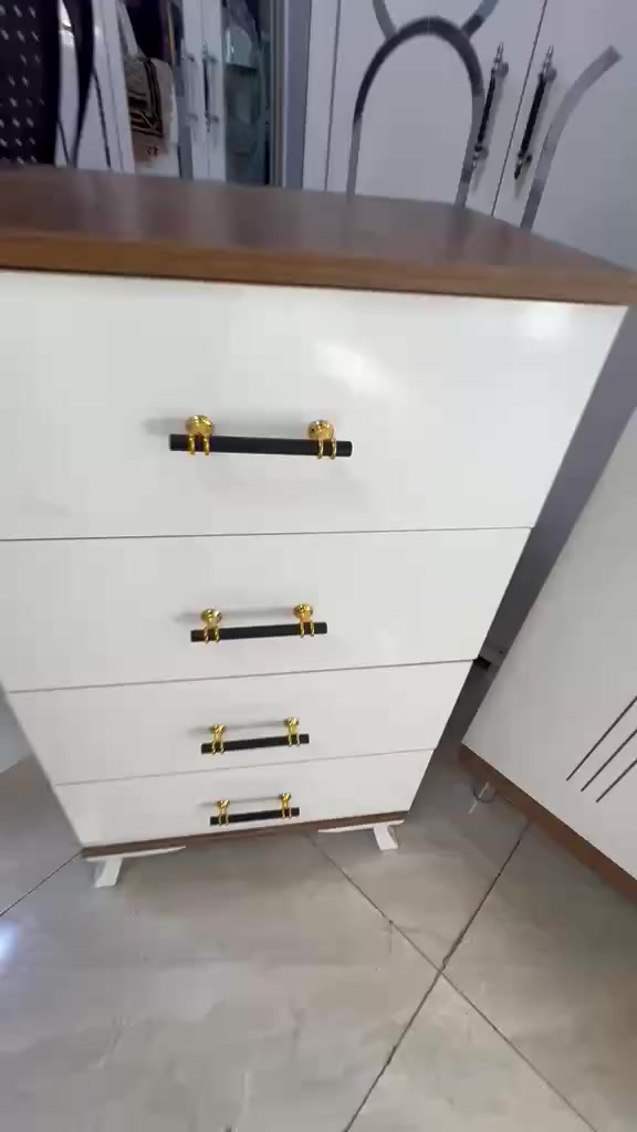 تـاقــم نــوسـتـن شـە شــ پـارچـە
مــاشالـلـه حـسـێــبـکــە لــۆکــە
دۆشـکێکـي طوبـي لـه نـاو لایلۆن لـەگە ڵایـە
زۆر زۆر خاوێــنــە مــاڵ دۆســتــە 
بۆ نرخ په یوندی بکە ن یان سه ردانمان بکە ن
پــێشـانگـاي ســه یــوان پـاڵانـي 
◀️***********
📲*********** viber
🌐کە لار-ناوبازاڕ مــه زاده کـۆنە کە  
🚛گەیاندنمان هەیە بۆ سەرجەم شارەکان🚚
↩گۆڕینەوەش ئەکەین بە 
      کەلوپەلی ناوماڵ
