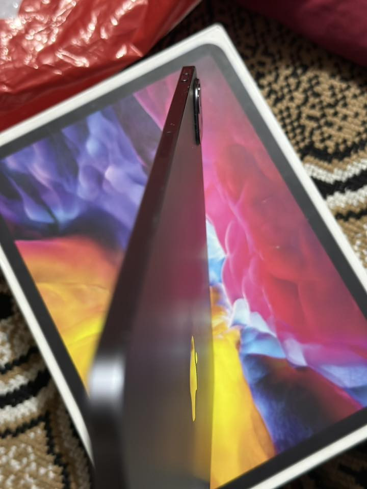 السلام عليكم :
ايباد 11 برو 2020 ذاكره 128  بطاريه فوك ال 85 نموذج M الجهاز مكفول من كلشي غني عن التعريف استخدام شخصي 
السعر 500 وبي مجال جداً بصيط ***********
