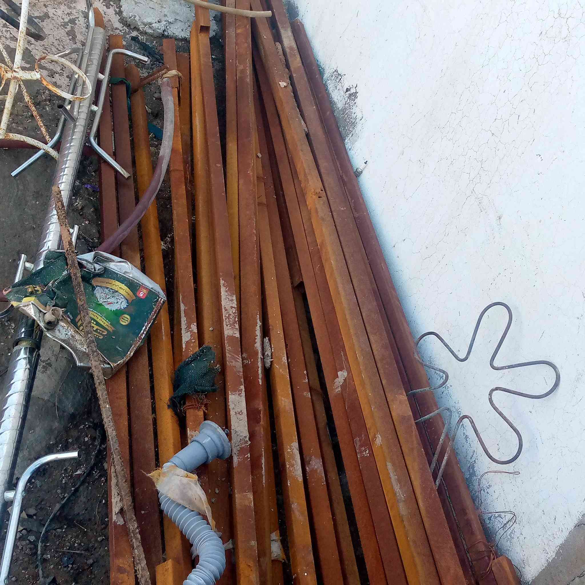 حديد للبيع عشرين روطه اقل وحده مترين ونص العنوان كركوك الصياده ***********
