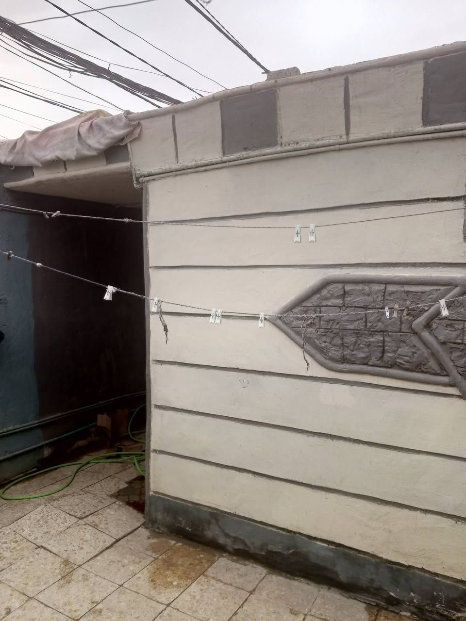 دار للبيع مساحة 175 م يحتوي على غرف نوم عدد 2 ومطبخ وصاله وستقبال وتخاريج ومكشوفه 
وطارمة شارع الإمام الكاظم السعر 50 رقم الهاتف ***********واتساب
