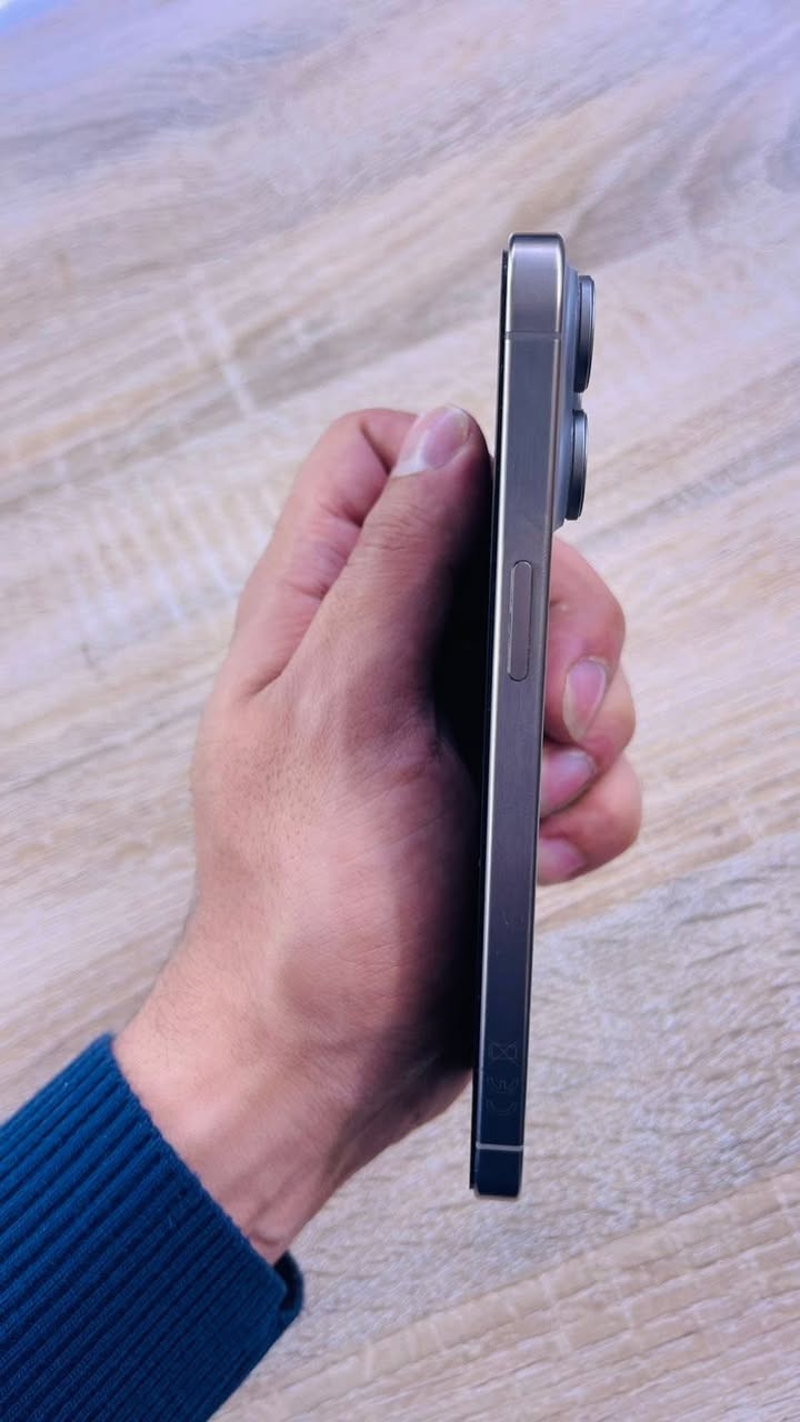 ‏السلام عليكم 

iPhone 15pro max
نضيف جداً البطاريه 86 كامل ملحقات السعر مليون و٢٥ 
العنوان بغداد الشعب 
***********
