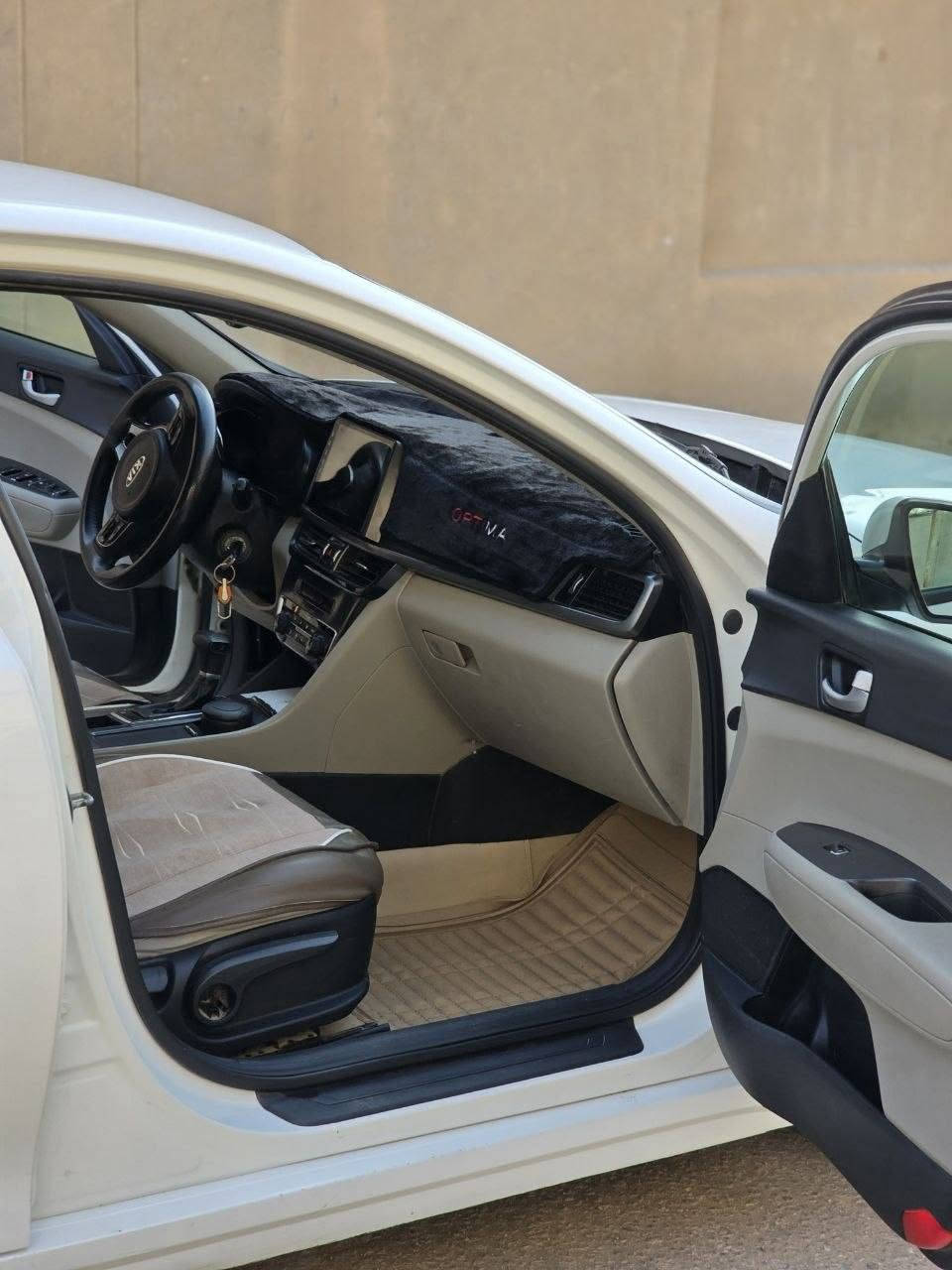 سلام عليكم للبيع كيا اوبتيما
Kia Optima 

مديل16 خليجي
مكينه2000 دوش المرغوب  سياره خير من الله 
تبريد ثلج ❄ تخم تاير شاشه تاب مانع انزلاق وبعد المواصفات المعروفه مالتها

السياره بيها صبغ ربع بنيد وبارد موضحهن بل صور 

مكاني دوانيه قضاء عفك

السعر$150 وبيها مجال للشراي

***********
