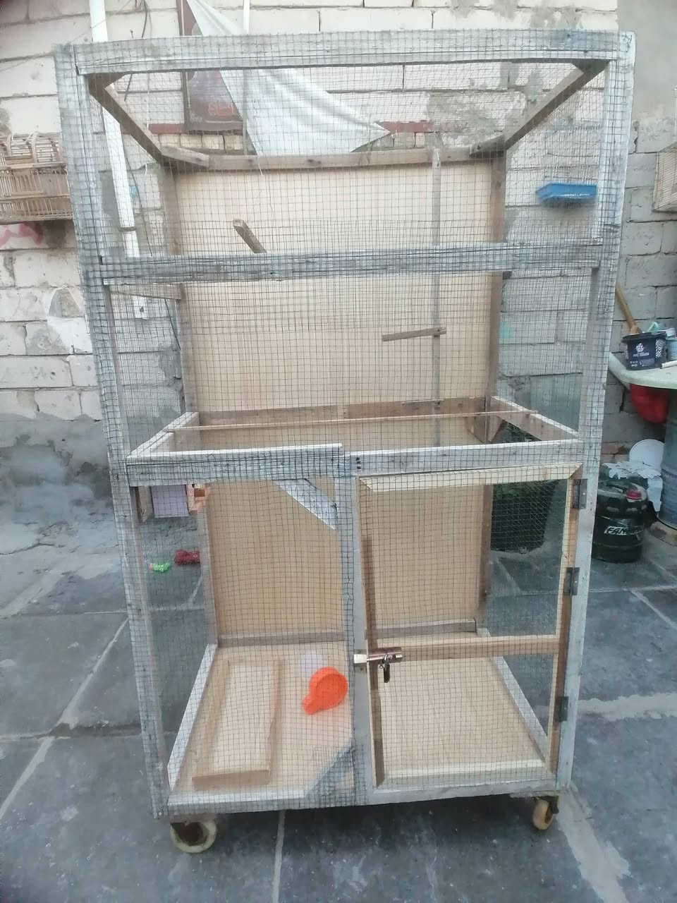 السلام عليكم قفص البيع جديد الشراي يجي خاص او الاتصال ع هذا الرقم ***********
