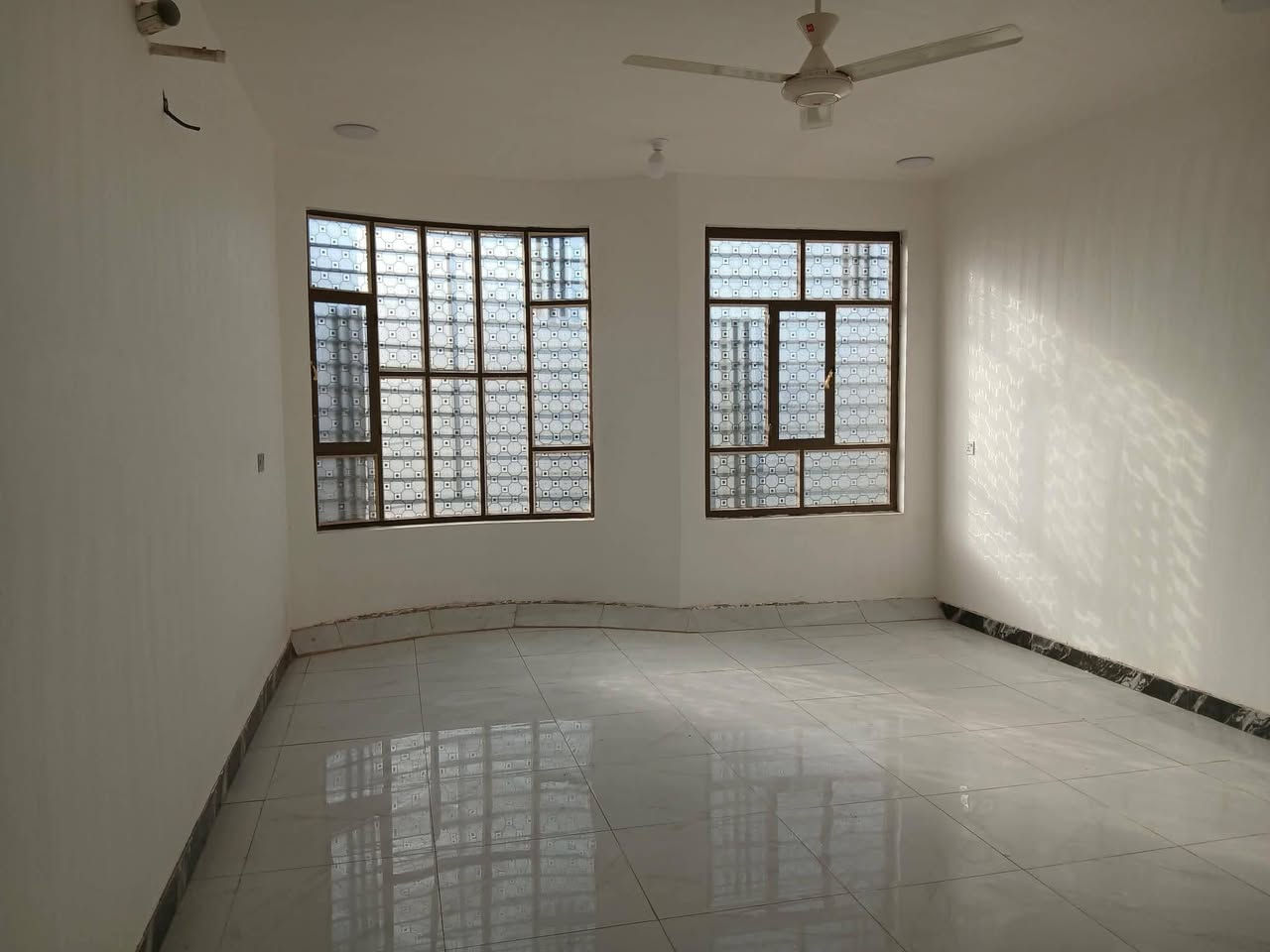 سلام عليكم ورحمه الله بيت
طابو صرف بأسمي

تحويل مباشر 

البيت بناء حديث 

طابقين جاهز ع اخر حبابه 

الموقع شارع ٨٠

قرب مؤسسة العين قريب ع شارع العام 

السعر ١٢٢مليون وبي مجال للستفسار الاتصال على الرقم ***********

اي احد عند بيت قطعة للبيع بلخدمه
