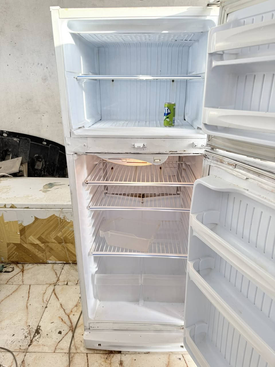 ثلاجه كونكورد حجم وسط شرط التجميد الشطره قرب المقصبه القديمه***********
