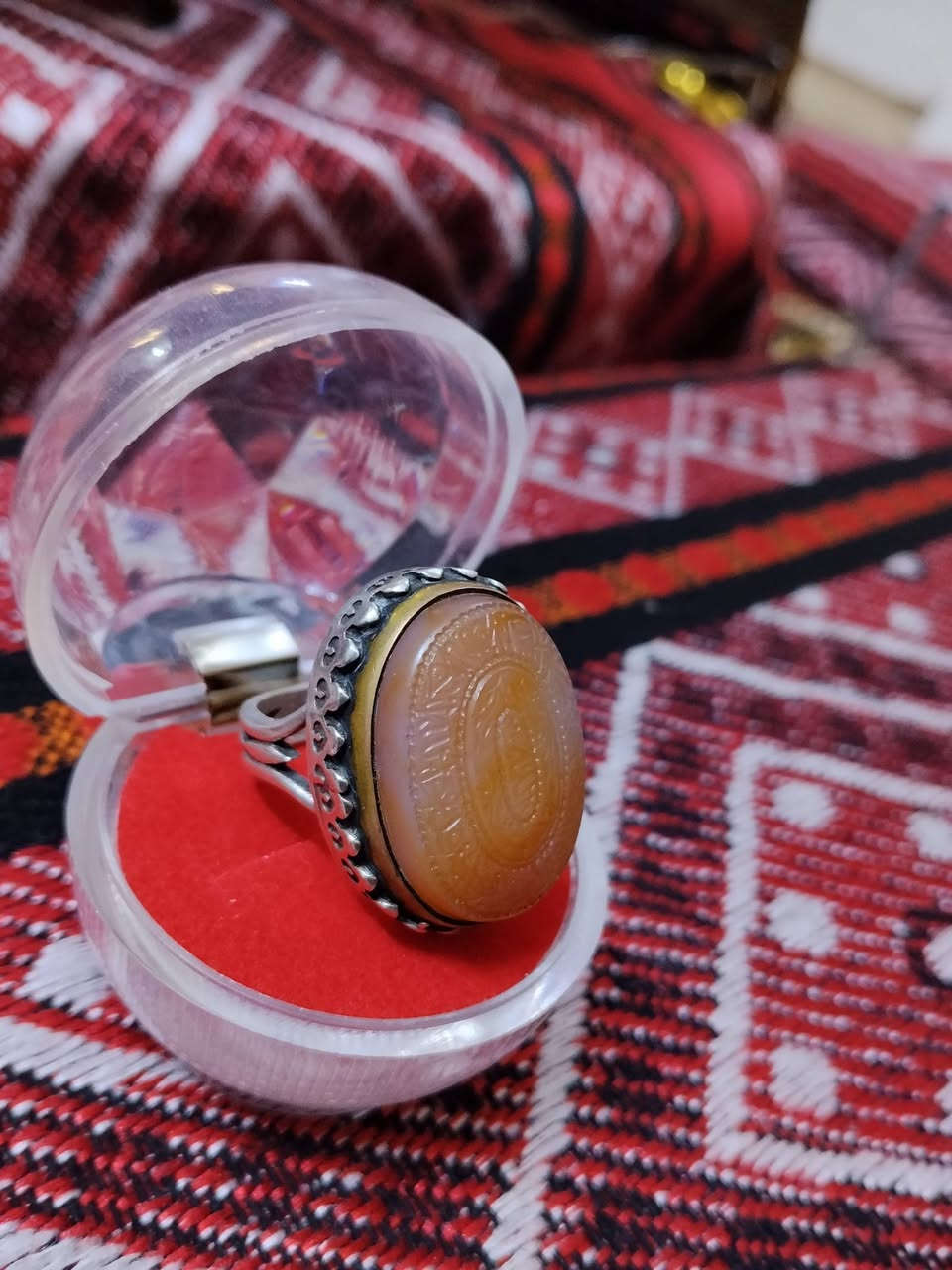 سلام عليكم انواع الخواتم اليمانيه الجميله بسعار مناسبه *********** العنوان كربلاء باب طويريج للاستفسار الاتصال على رقم
