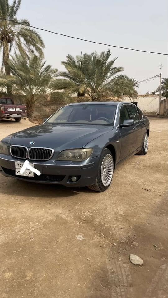 موديل 2007. محرك 740. 8 سلندر
*********** تحكم كشنات تبريد كشنات. تبريد خير من الله 
تخم تاير.   كير جر جديد محرك نضيف  لا تنقص ولا تبخر. 
سياره مال جناي بيبان شفط مثبت  سياره ترقيم جديد بس دفع كمرك  مرقم سعر 110 وبيه مجال
